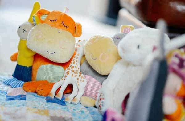 Ein Hochbett für Kinder - lässt genug Platz für Kuscheltiere, einer Spiel- oder Lernecke