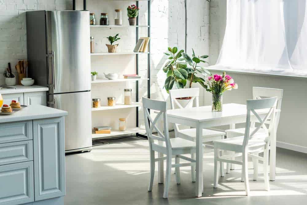 Küchenstühle in Weiß Küchenstühle in Weiß (depositphotos.com)